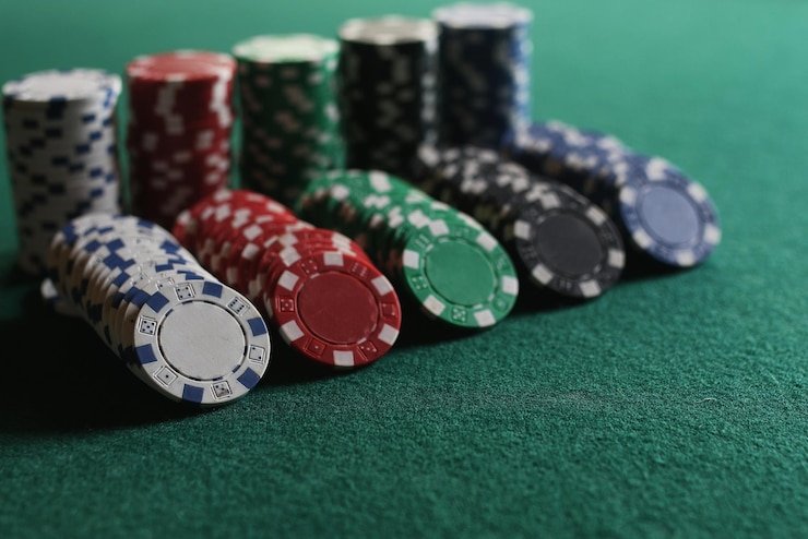 Antarmuka aplikasi perak77 menampilkan pasar sportsbook Liga 1 dan opsi kasino langsung